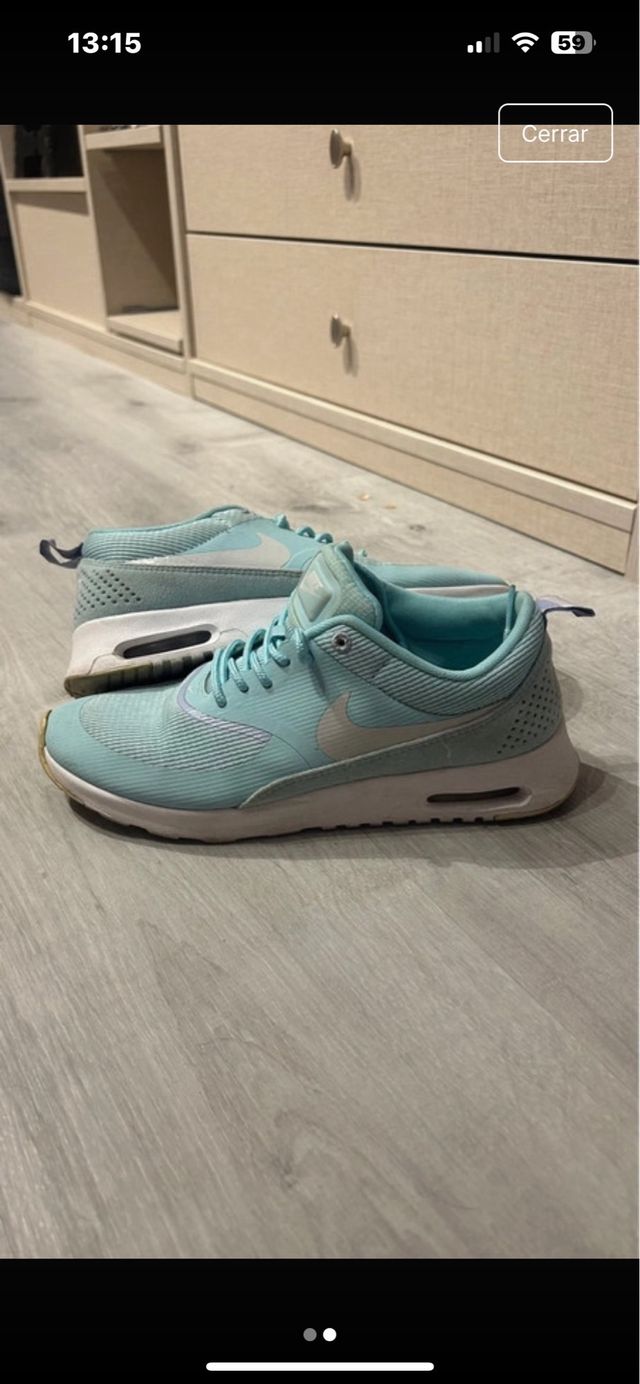 Zapatillas Nike Teales y Blancas