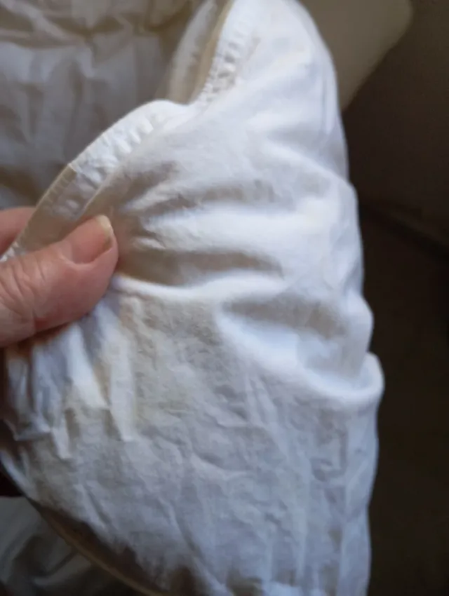 Edredón blanco de tela color hueso