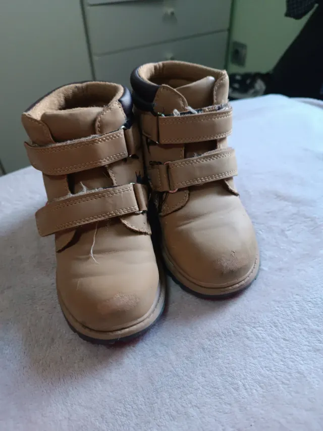 Botas niño camel con velcro