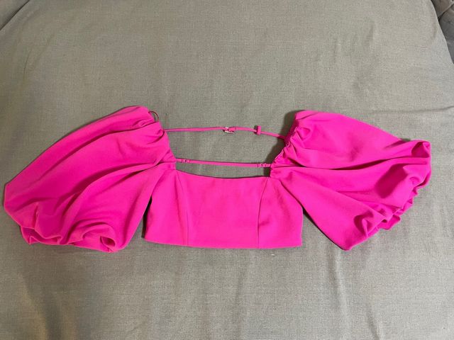 Top rosa de Zara con las mangas abullonabunadas