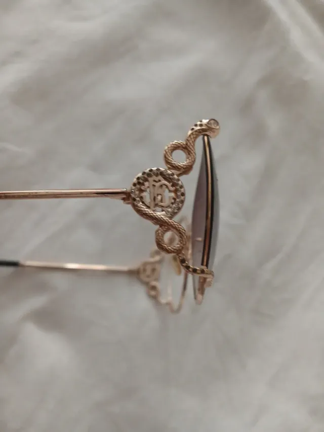 Gafas de sol doradas y marrones