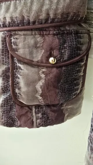 Chaqueta acolchada en beises y marrón