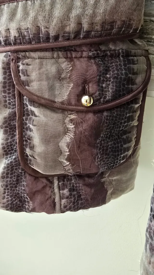 Chaqueta acolchada en beises y marrón