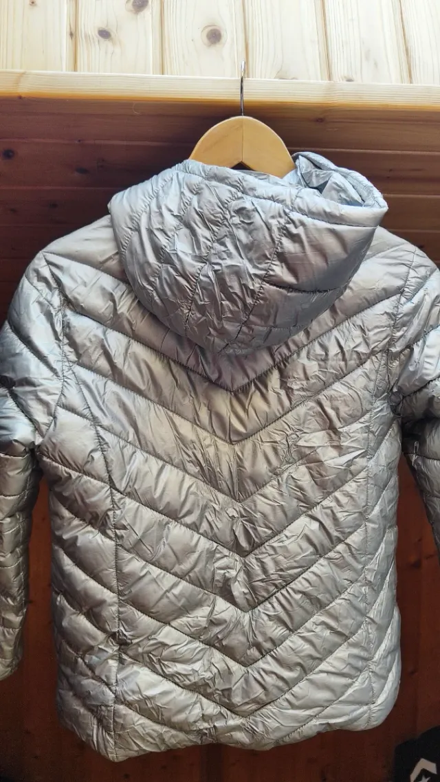 Cazadora niña plateada con capucha, Lefties