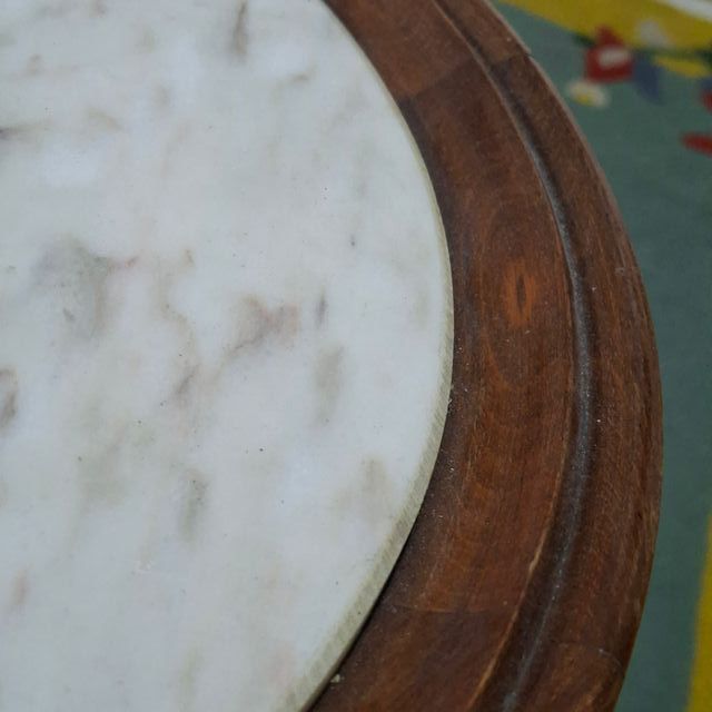 Mesa redonda madera con  centro de mármol