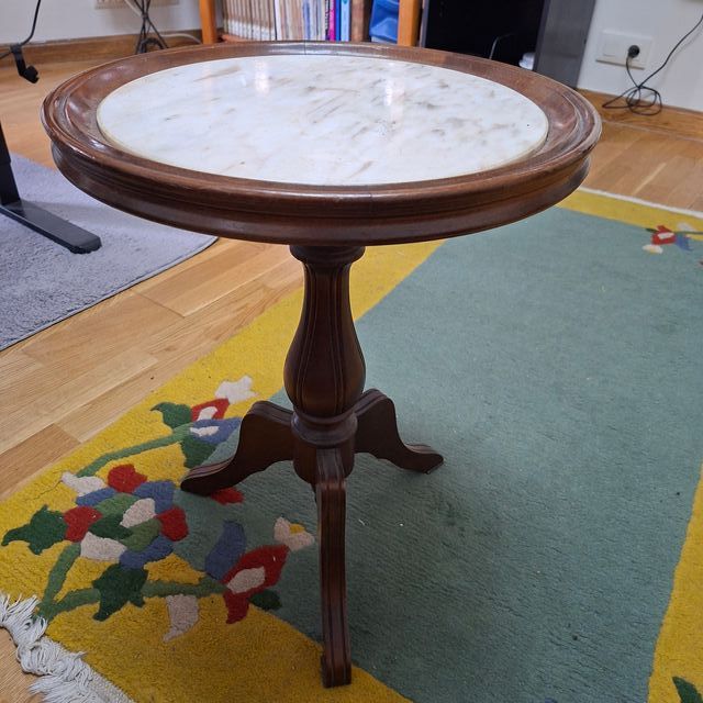 Mesa redonda madera con  centro de mármol