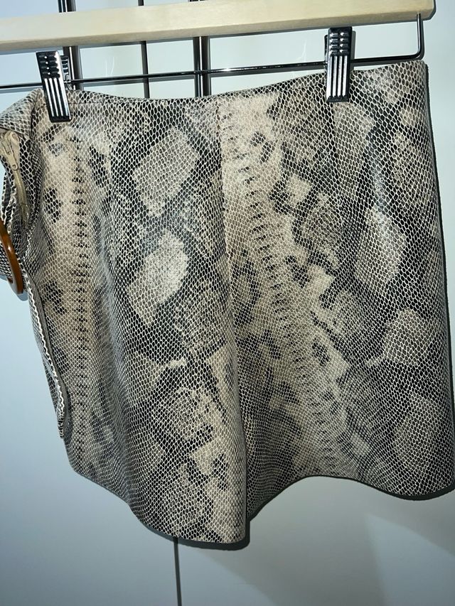 Falta pantalón de estampado animal print