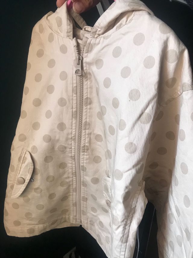 Chaqueta de lunares beige