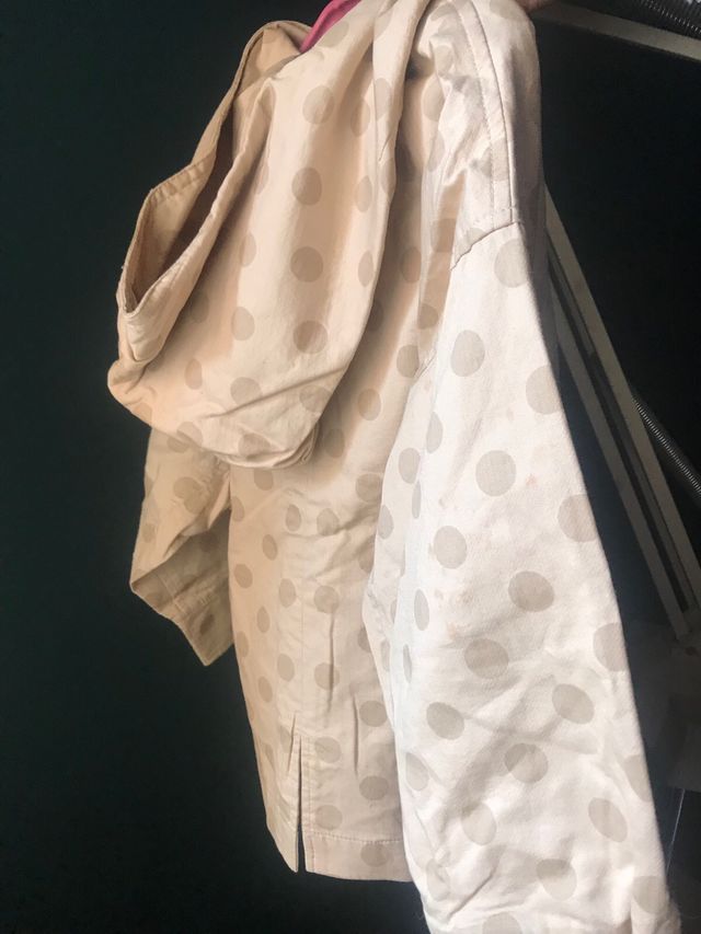 Chaqueta de lunares beige
