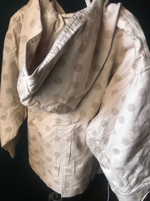 Chaqueta de lunares beige