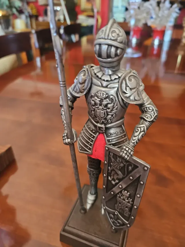 Riproduzione armatura da cavaliere medievale