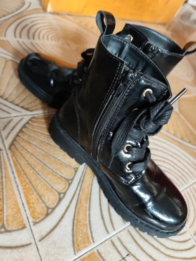 Botas niña negras número 33 usada una vez