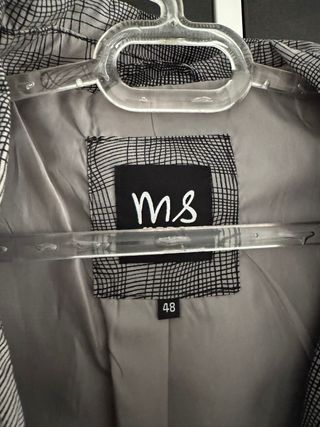 Gabardina mujer con estampado geométrico