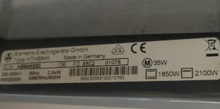 Horno compacto Siemens con microondas.