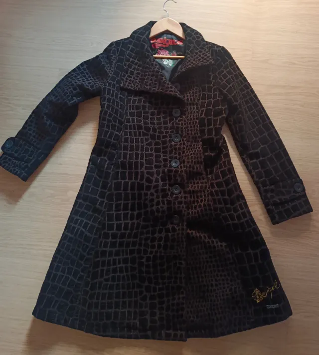 Abrigo Desigual Negro Cocodrilo
