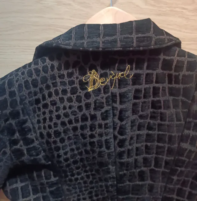 Abrigo Desigual Negro Cocodrilo