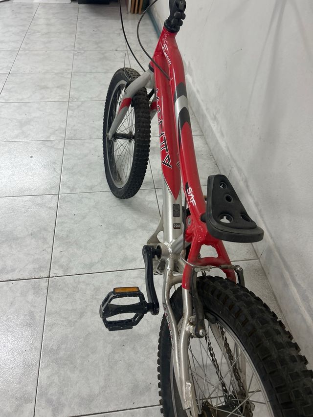 Bicicleta Monty 218 Kamel Trial Roja