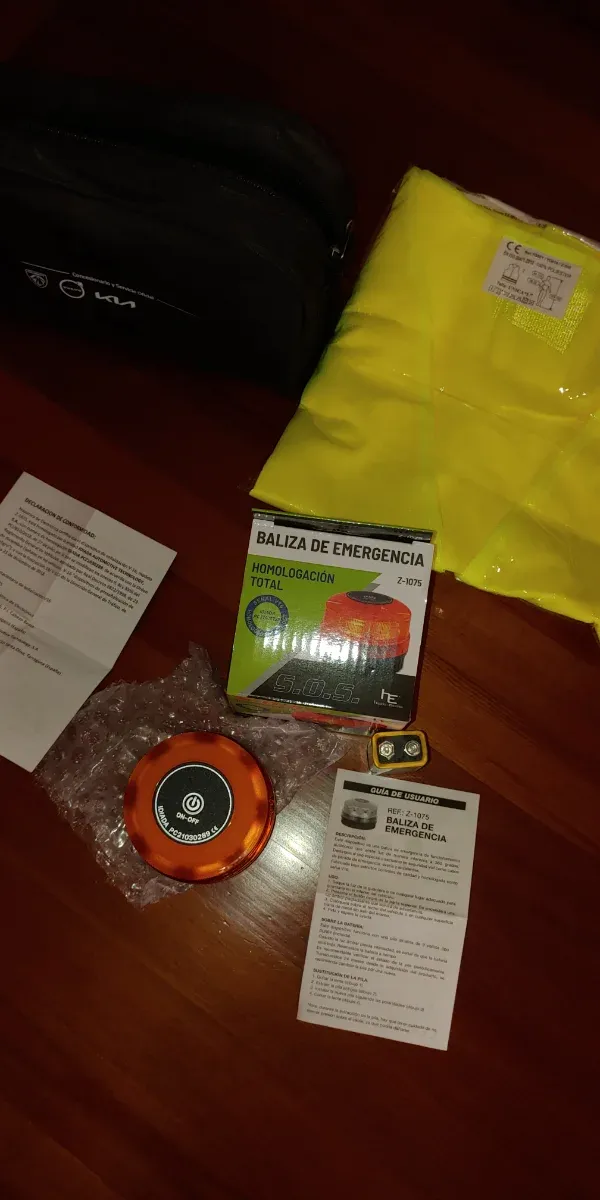 Kit Baliza Emergencia homologada, Chaleco y Bolso