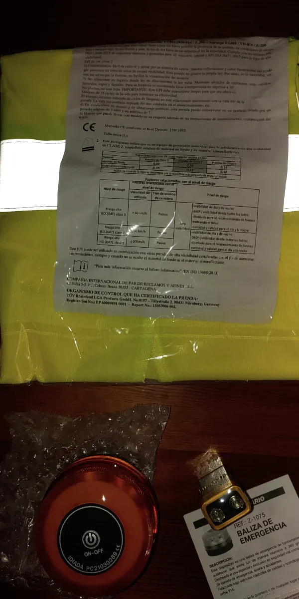 Kit Baliza Emergencia homologada, Chaleco y Bolso