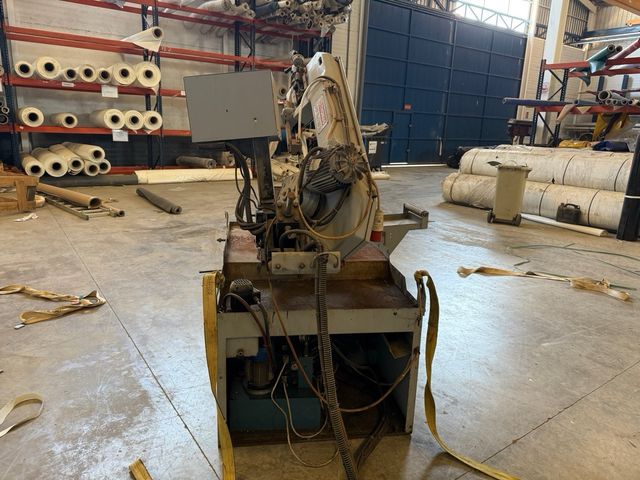 Sierra de cinta semiautomática para metales