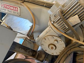 Sierra de cinta semiautomática para metales