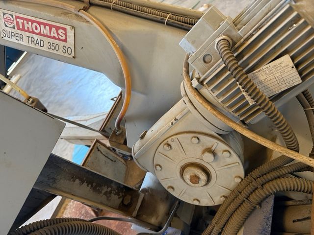 Sierra de cinta semiautomática para metales