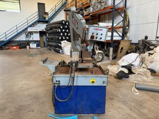 Sierra de cinta semiautomática para metales