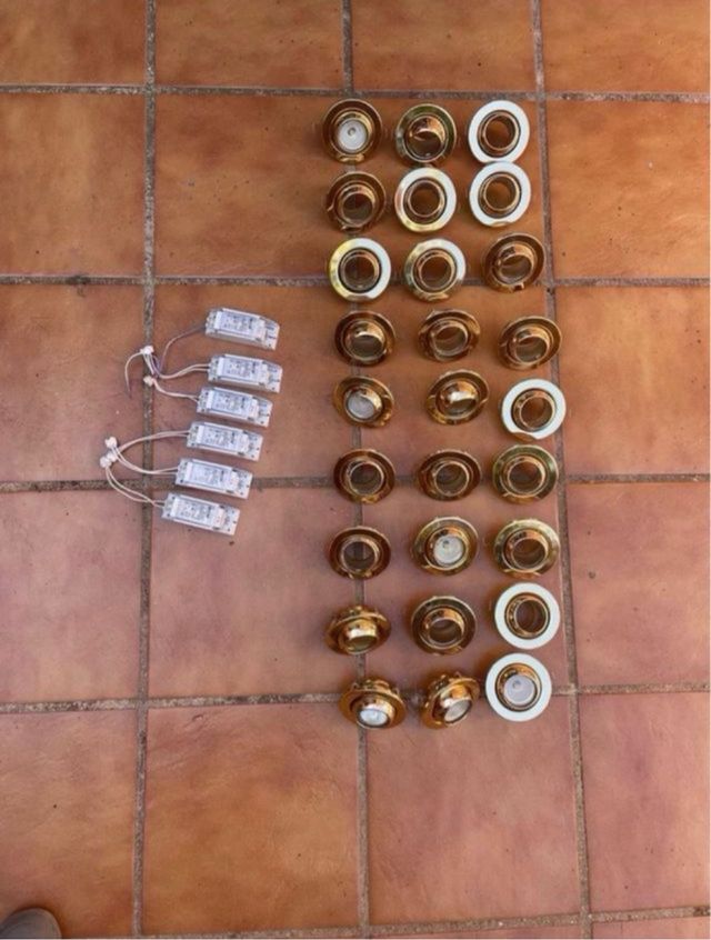 Focos halógenos dorados