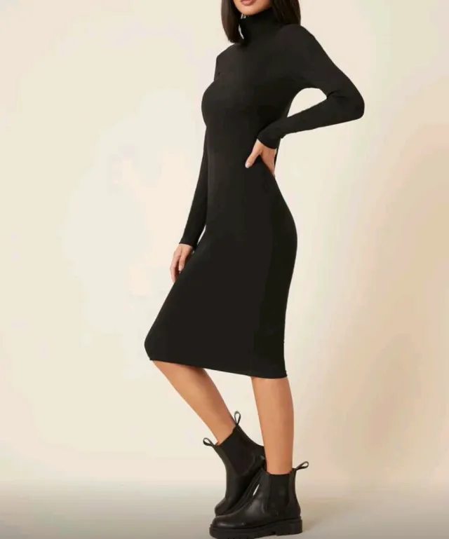 Vestido ajustado cuello cisne negro