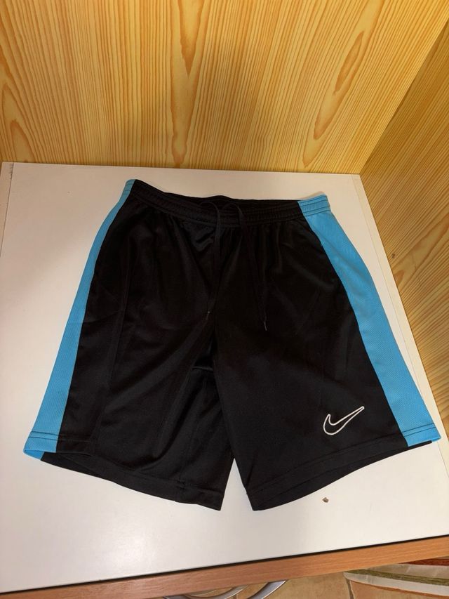 Pantalones cortos Nike negros y azules