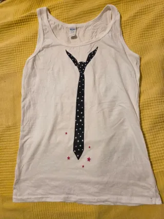 Camiseta sin mangas con corbata de estrellas