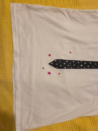 Camiseta sin mangas con corbata de estrellas