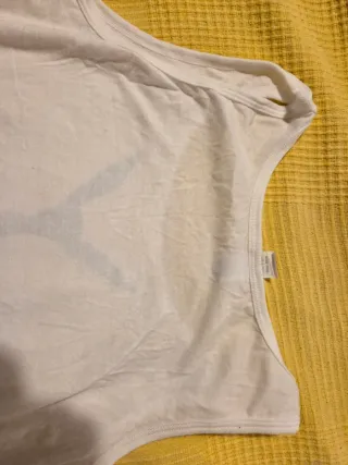 Camiseta sin mangas con corbata de estrellas