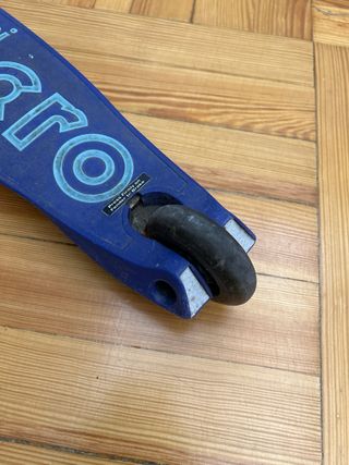 Patinete Micro Mini azul oscuro ruedas LED