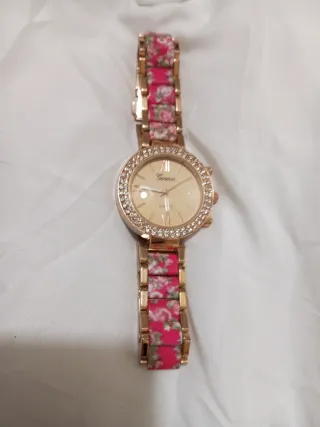 Reloj Geneva Dorado con Flores Rosas