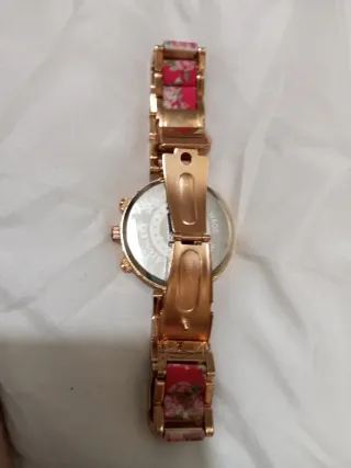 Reloj Geneva Dorado con Flores Rosas