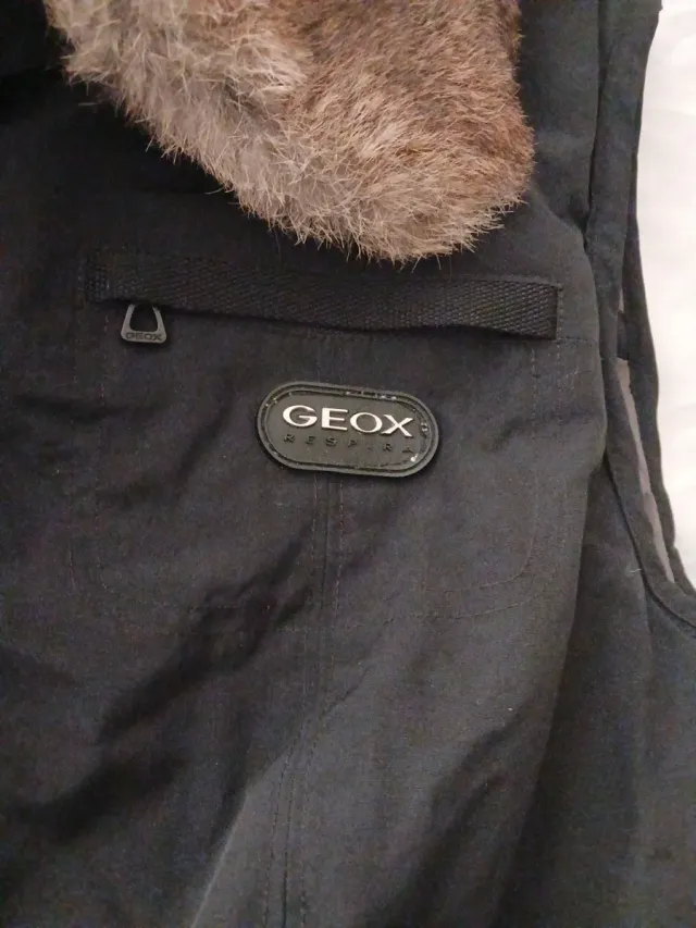 Chaleco Geox Negro con Cuello Peludo
