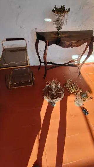 Mesa antigua de madera y metal