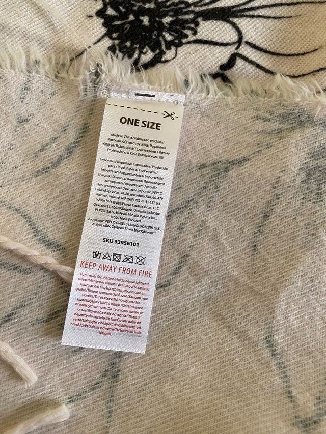 Sciarpone bianco con fiori