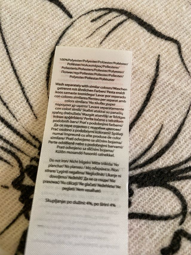 Sciarpone bianco con fiori