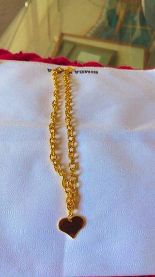 Cadena dorada con corazón