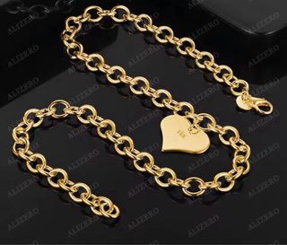 Cadena dorada con corazón