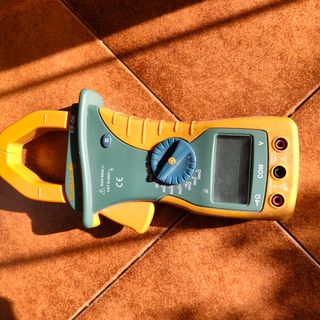 Pinza Amperimétrica Koban KP-06 Averiada