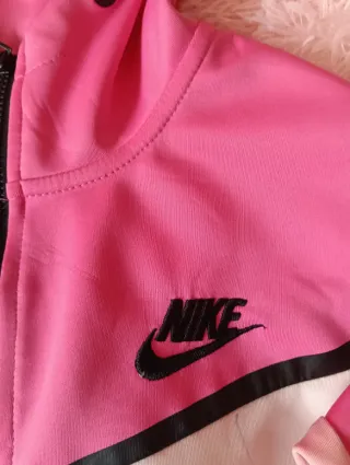 Conjunto Deportivo Nike Rosa y Blanco