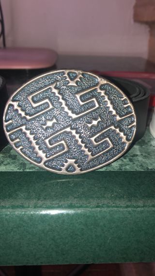 Hebilla de cinturón plateada y turquesa