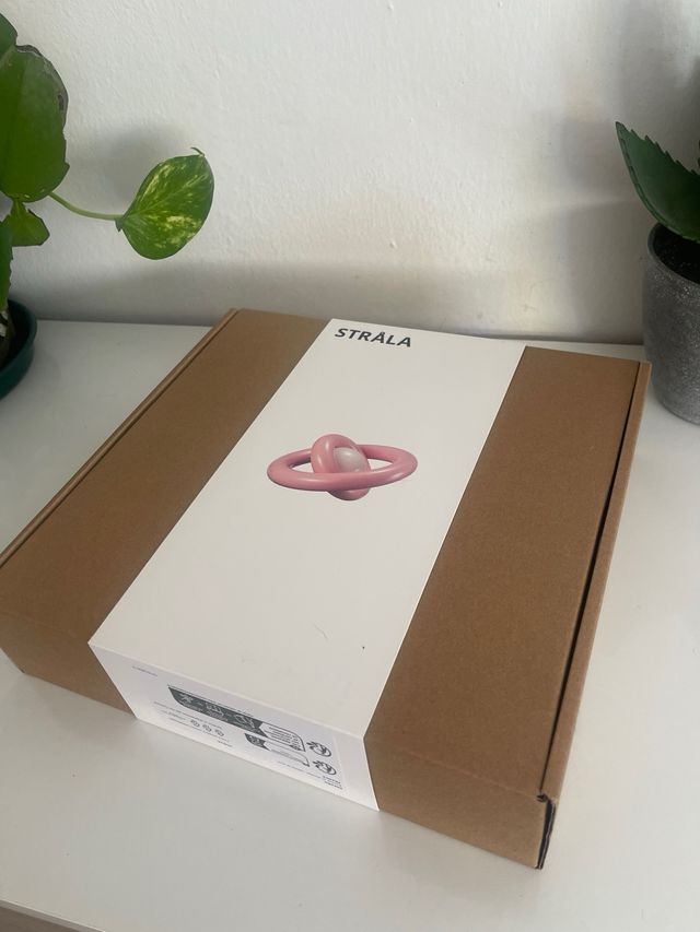Lámpara Strala IKEA Rosa y Blanca