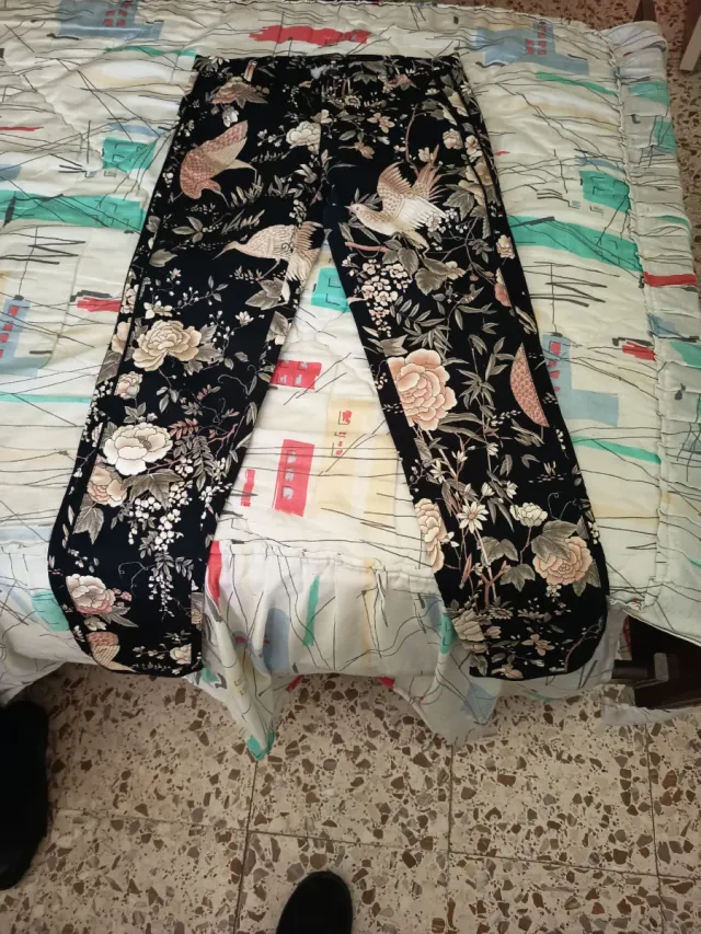 Pantalón Zara estampado flores y pájaros