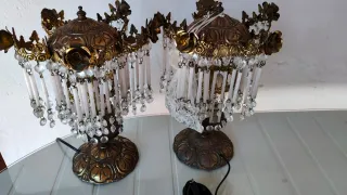 Lámparas antiguas de metal y cristal