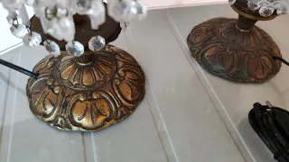 Lámparas antiguas de metal y cristal