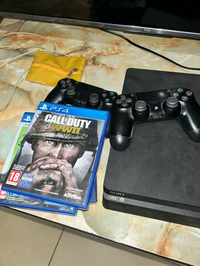 Consola PS4 Slim + 2 Mandos + Call of Duty WWII